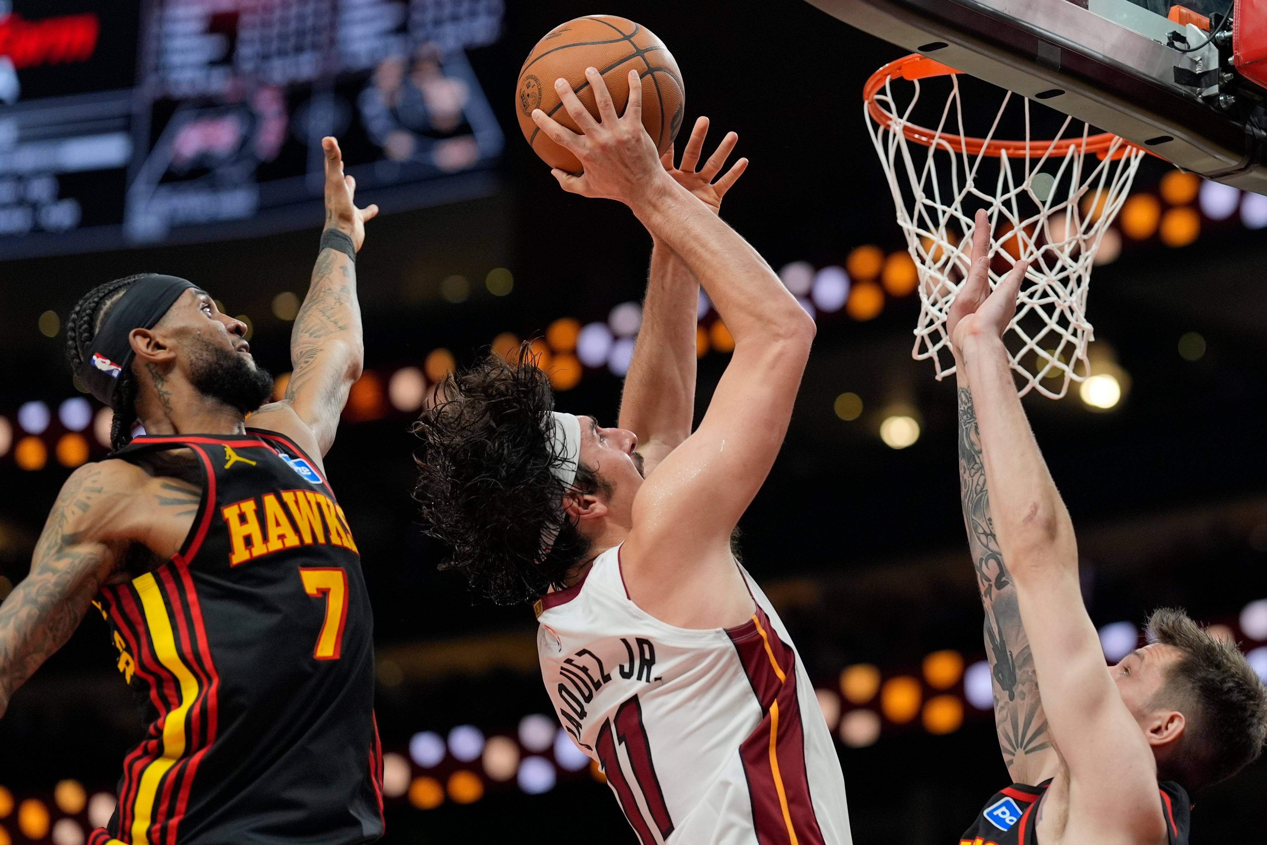 Con 25 puntos de Norman Powell, Heat doblega 126-111 a Hawks