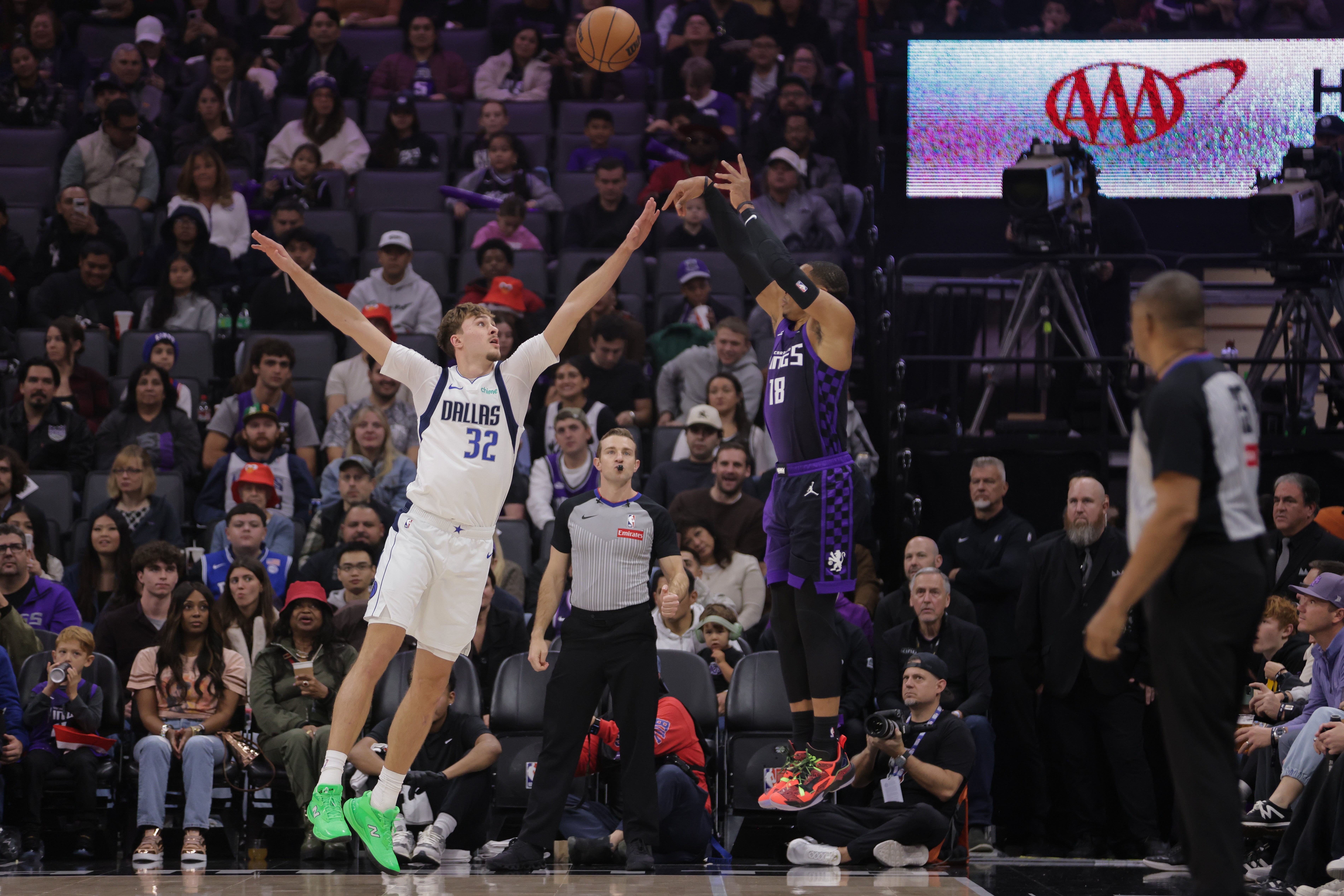Westbrook supera a Magic Johnson en asistencias y los Kings vencen 113-107 a Mavericks