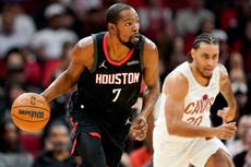 Kevin Durant anota 30 puntos y guía a Rockets hacia paliza sobre Cavaliers