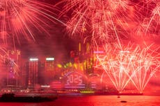 Hong Kong recibe 2026 sin fuegos artificiales tras el incendio más mortal en décadas