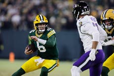 Packers nombran al QB Clayton Tune como titular para último juego de la temporada regular