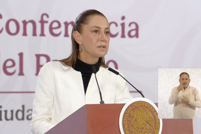 <p>La presidenta de México, Claudia Sheinbaum, pidió con calma a los asistentes de la conferencia de prensa que evacuaran la sala mientras se registraba un sismo la mañana del viernes</p>