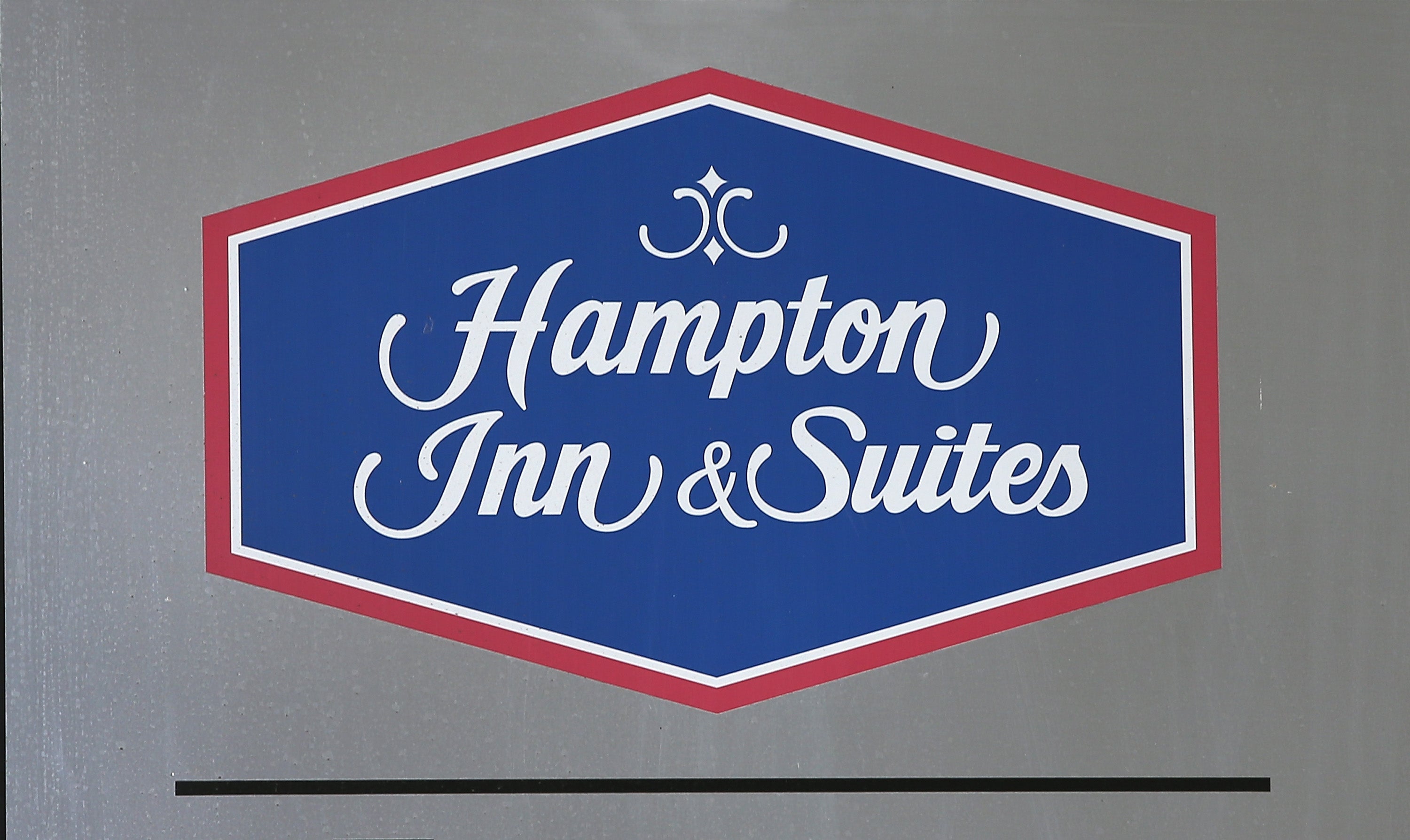 Hilton anunció en redes sociales que canceló su relación con el hotel de Minnesota que negó alojamiento a agentes federales de inmigración