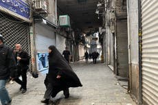 Irán, sacudido por protestas, observa con cautela a EEUU tras su incursión en Venezuela