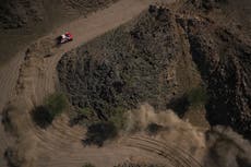 Lategan logra audaz victoria de etapa en el Rally Dakar y toma el liderato general