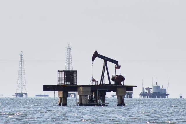 <p>Trump propuso un plan para el retorno de estas empresas al país, con el fin de reconstruir la deteriorada industria petrolera venezolana. </p>