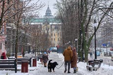 Ataques con drones rusos provocan apagones en dos regiones de Ucrania
