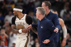 Madre de Steve Kerr lo regaña tras arrebato que llevó a su expulsión el lunes