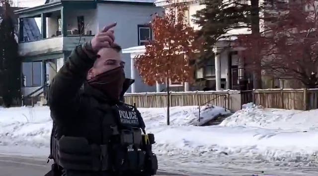 <p>El padre del agente de ICE Jonathan Ross, que disparó a Renee Good, defendió las acciones de su hijo</p>