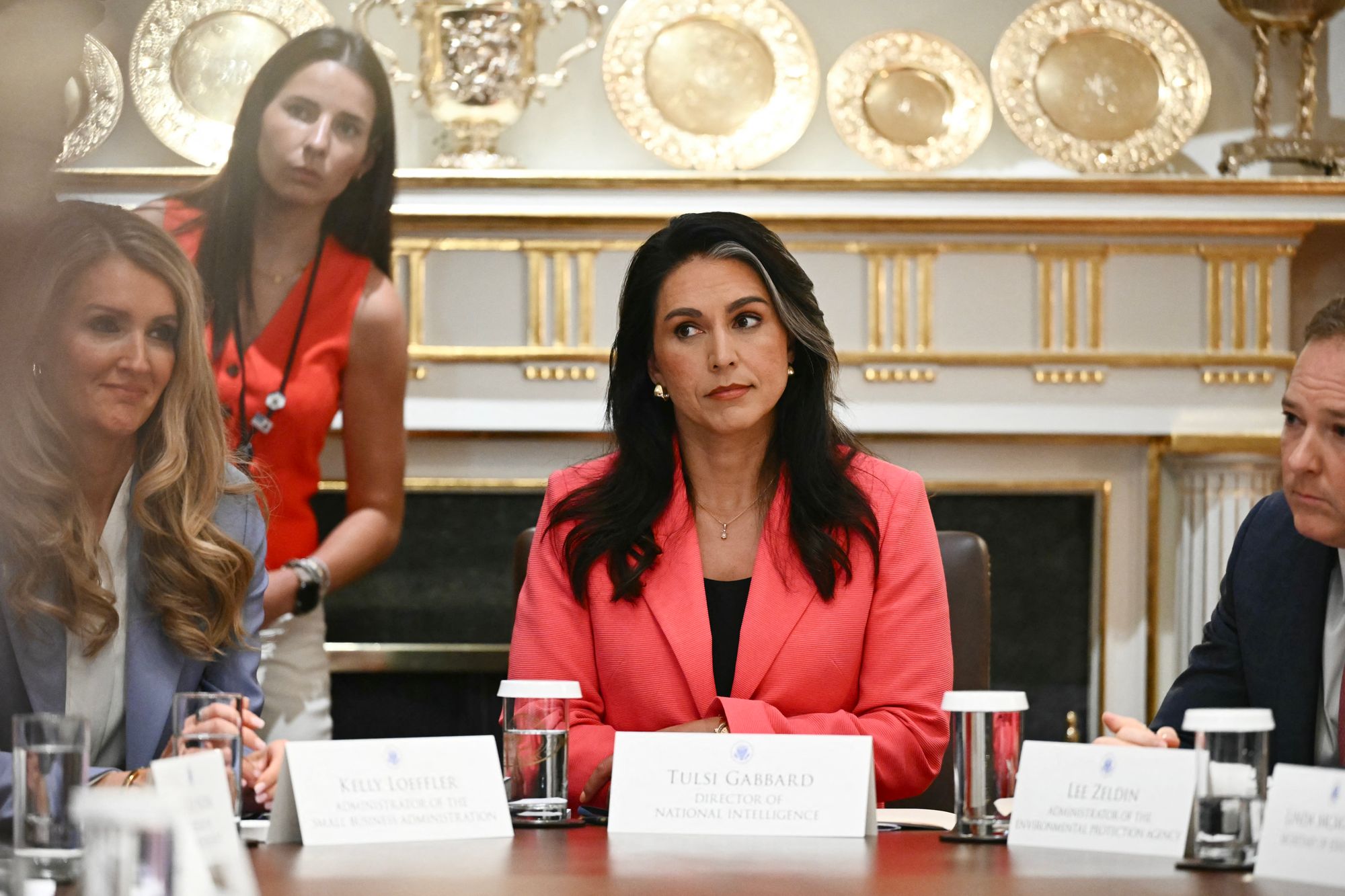 Tulsi Gabbard fotografiada durante una reunión de gabinete en la Casa Blanca el 26 de agosto de 2025