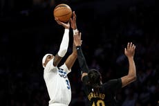 Timberwolves vencen a Cavaliers 131-122 con 28 puntos de Randle y récords de efectividad
