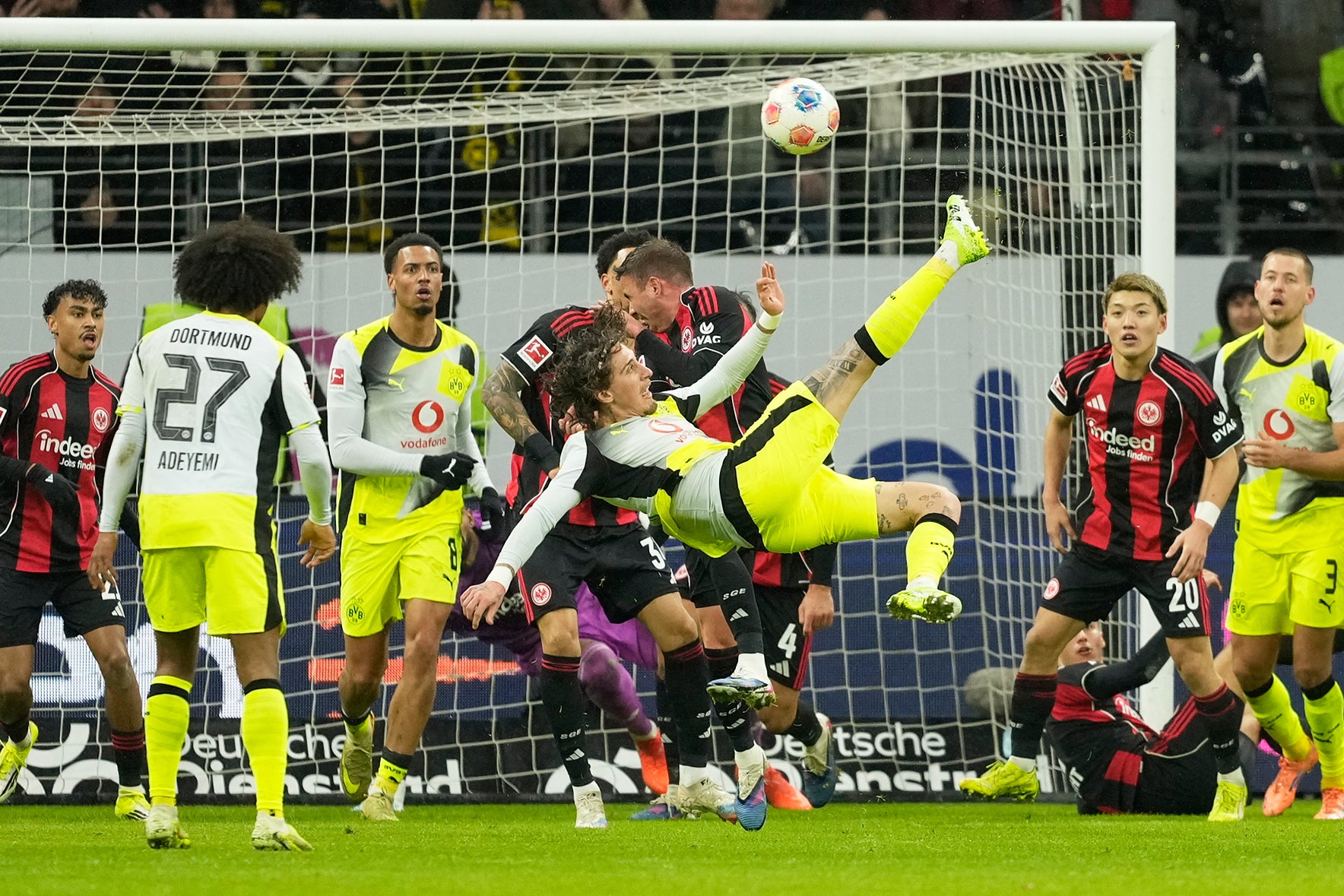 Frankfurt y Dortmund comparten puntos en emocionante empate de la Bundesliga