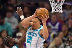Hornets logran ventaja de 47 puntos en la primera mitad y aplastan al Jazz por 150-95