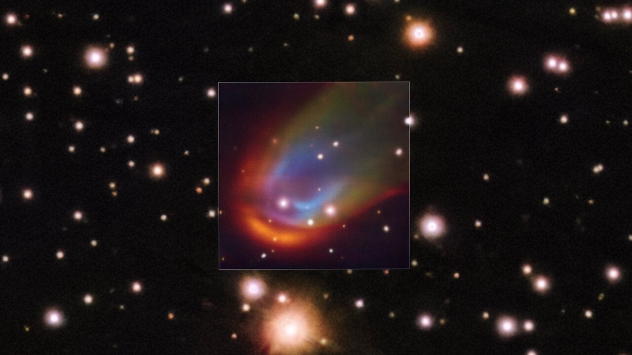 La imagen cuadrada central, tomada con el instrumento MUSE del Very Large Telescope del Observatorio Europeo Austral (ESO), muestra ondas de choque alrededor de la estrella muerta RXJ0528+2838. Cuando una estrella se desplaza por el espacio, puede empujar el material cercano y crear el llamado arco de choque, que en esta imagen brilla en rojo, verde y azul