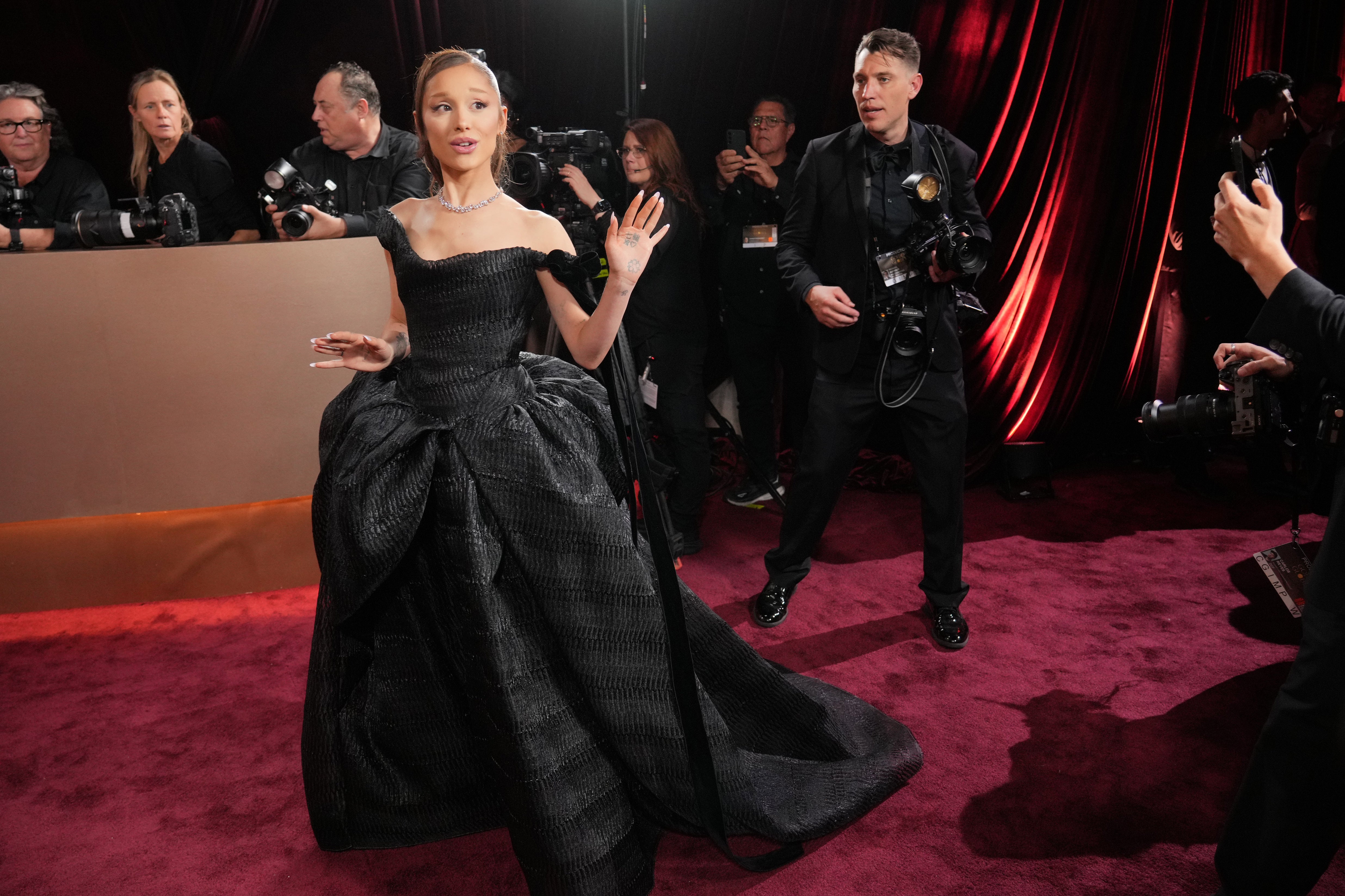 GLOBOS DE ORO-DENTRO DEL SALÓN