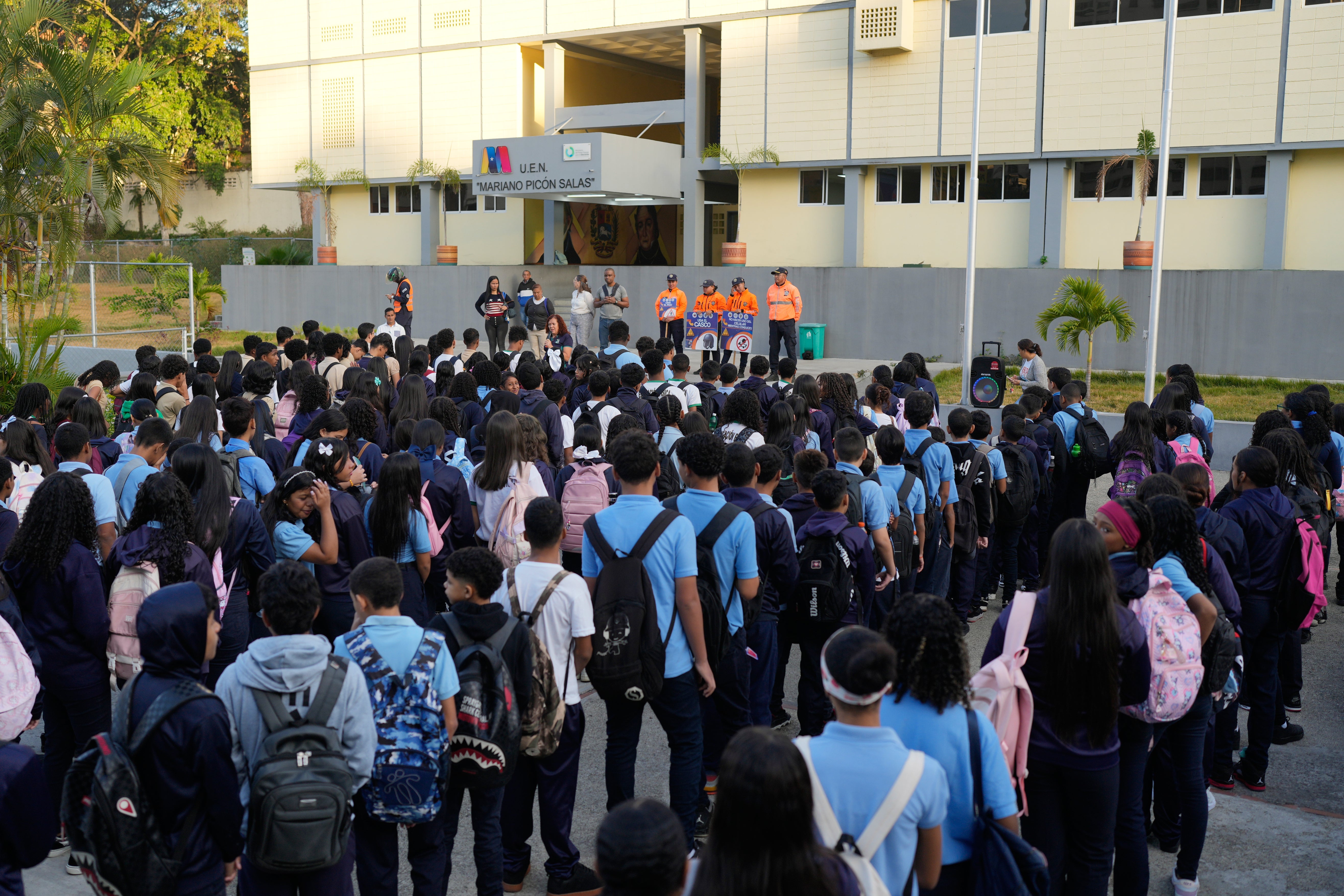 Tranquilo y masivo regreso a clases en Venezuela después de ataque de EEUU y captura de Maduro