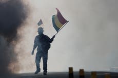 Paz mantiene alza de combustible mientras se levantan los bloqueos en Bolivia