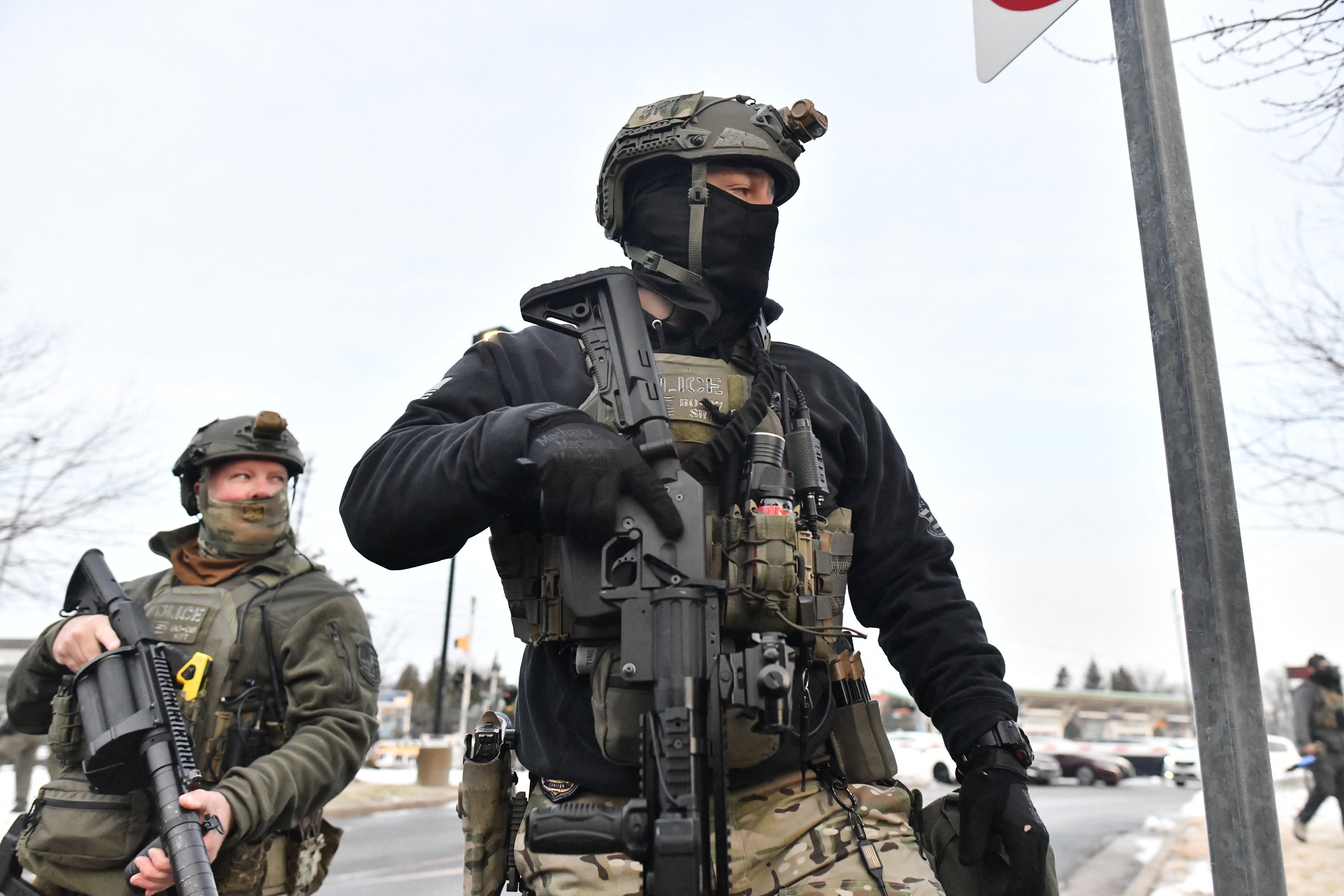 Periodista denuncia que consiguió un puesto en ICE tras reclutamiento “descuidado”