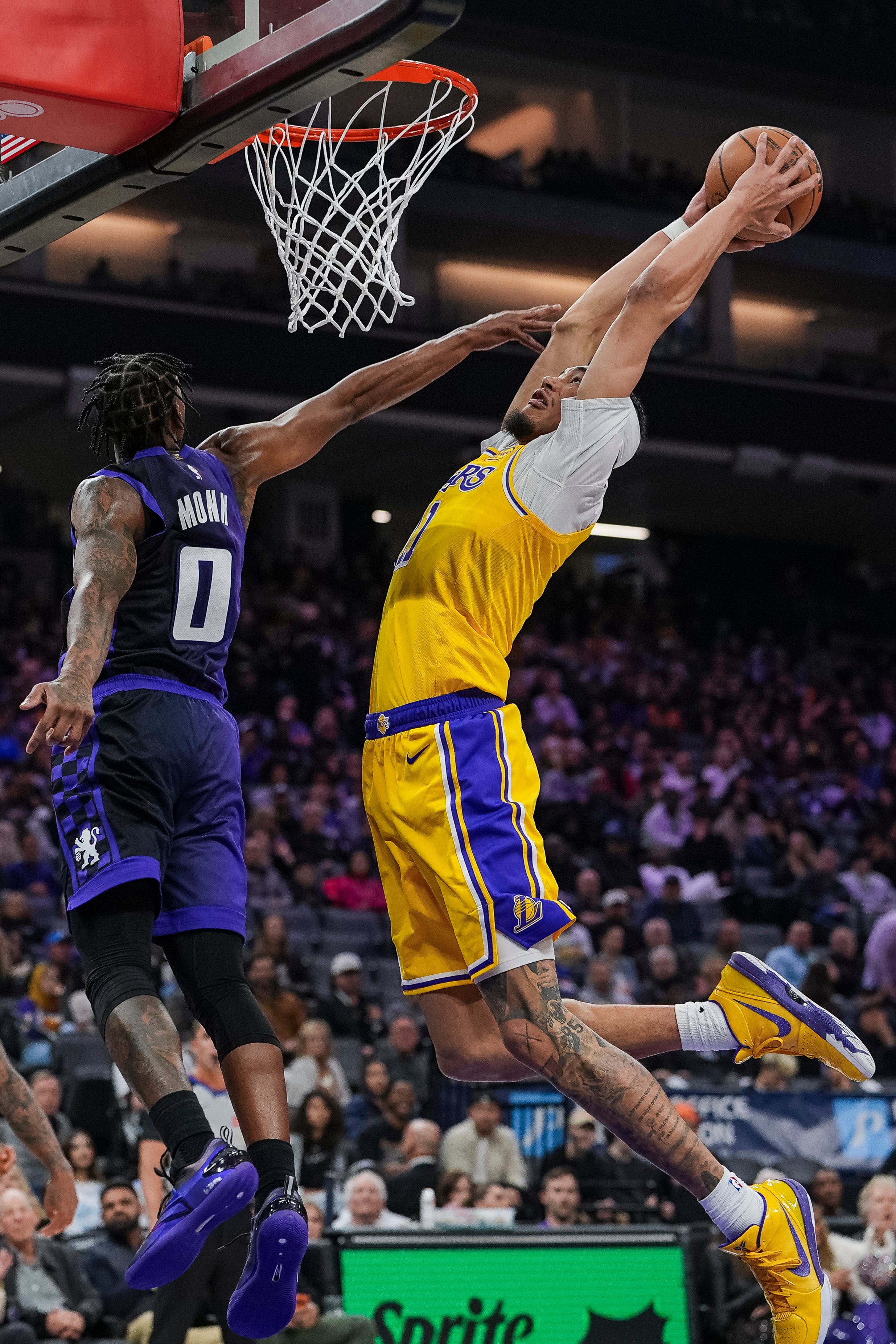 Monk anota siete triples y 26 puntos en victoria de Kings 124-112 sobre Lakers