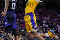 Monk anota siete triples y 26 puntos en victoria de Kings 124-112 sobre Lakers
