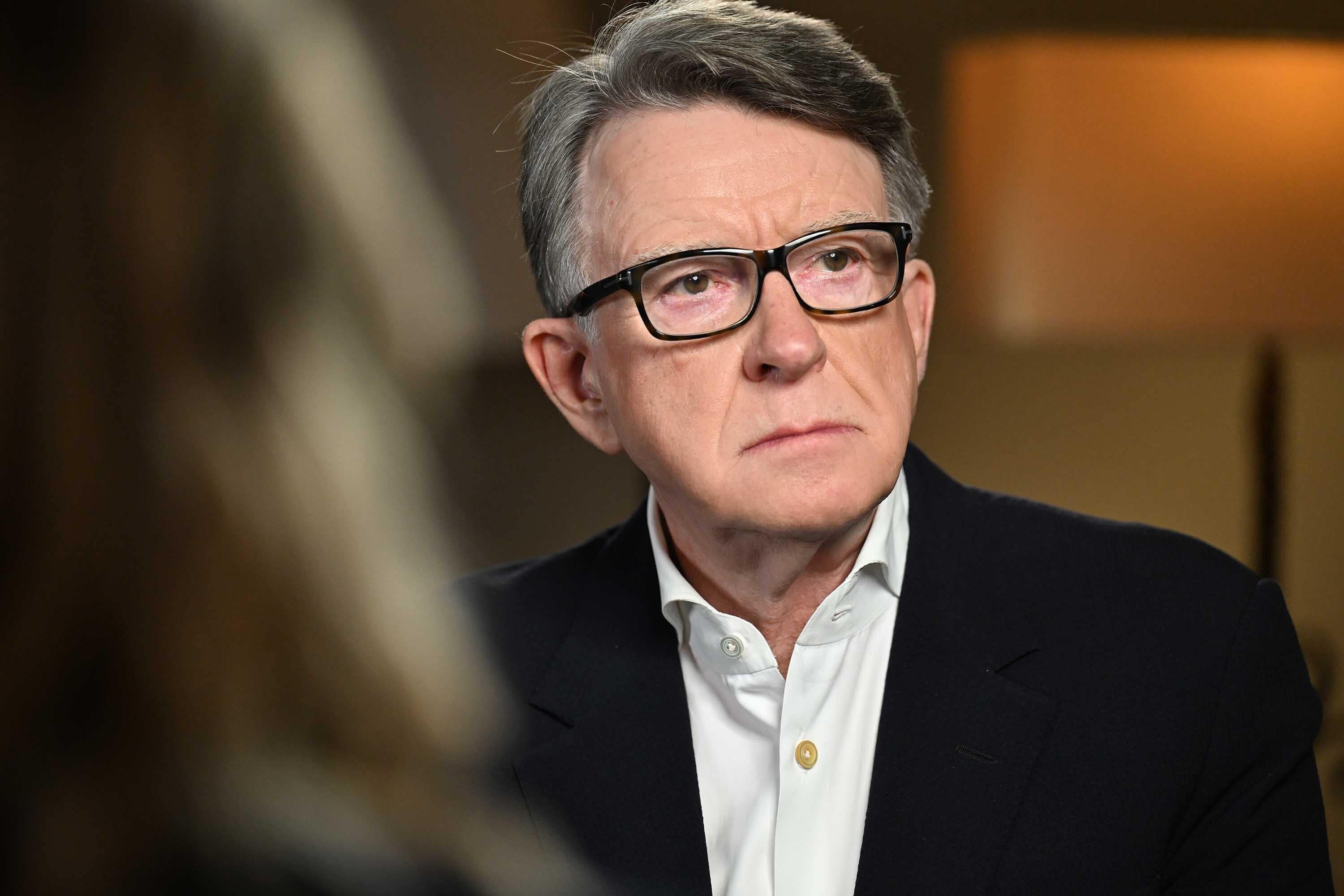 El exembajador estadounidense Lord Mandelson ofreció disculpas a las víctimas de Jeffrey Epstein (Jeff Overs/BBC/PA)
