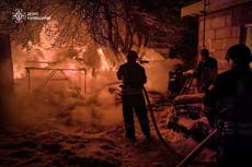 Rusia lanza otro gran ataque contra la red eléctrica de Ucrania y mata a cuatro personas