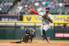 El versátil Willi Castro y los Rockies acuerdan contrato de dos años, según fuente AP