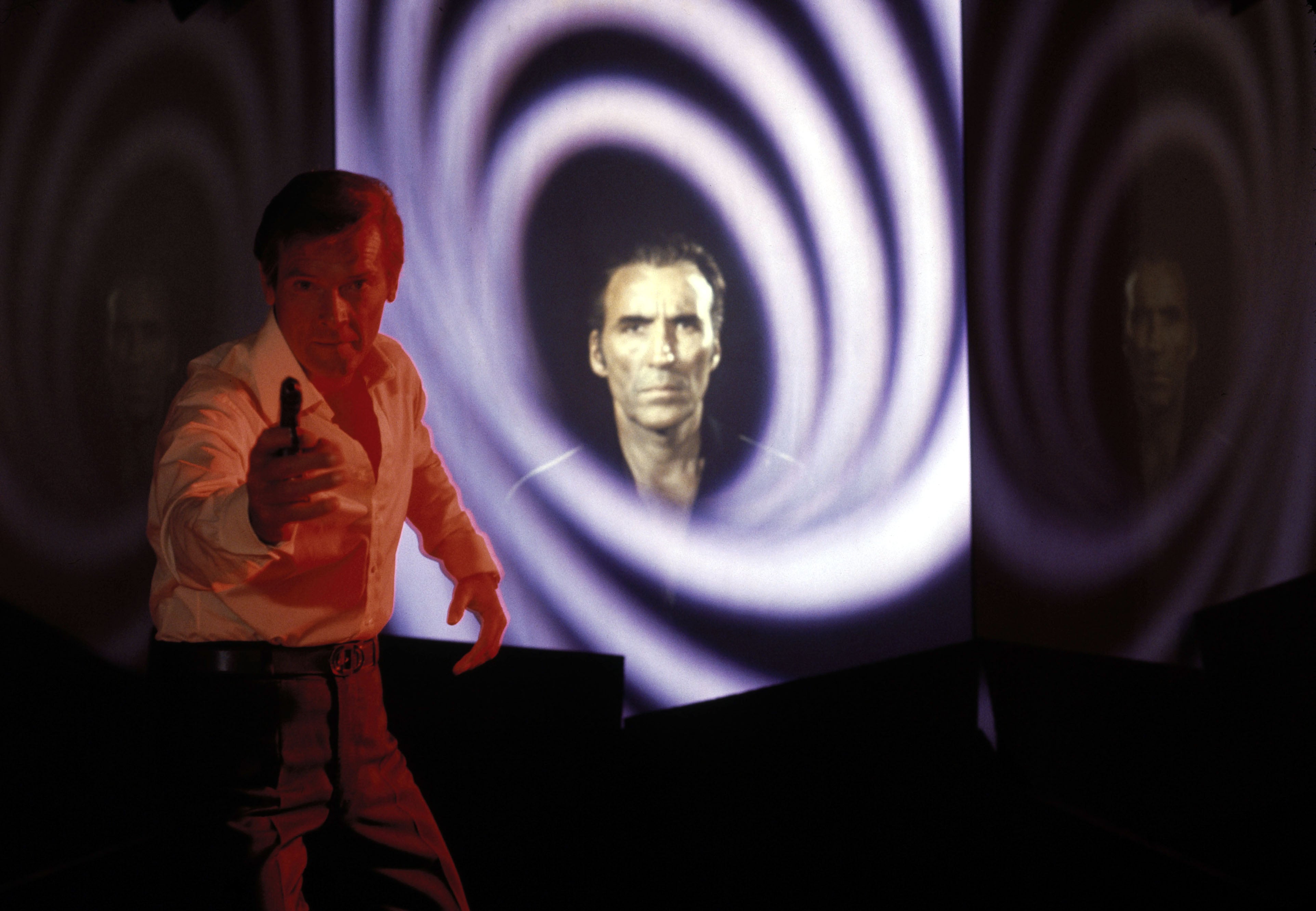 Roger Moore y Christopher Lee en ‘007 y el hombre con el revólver de oro’