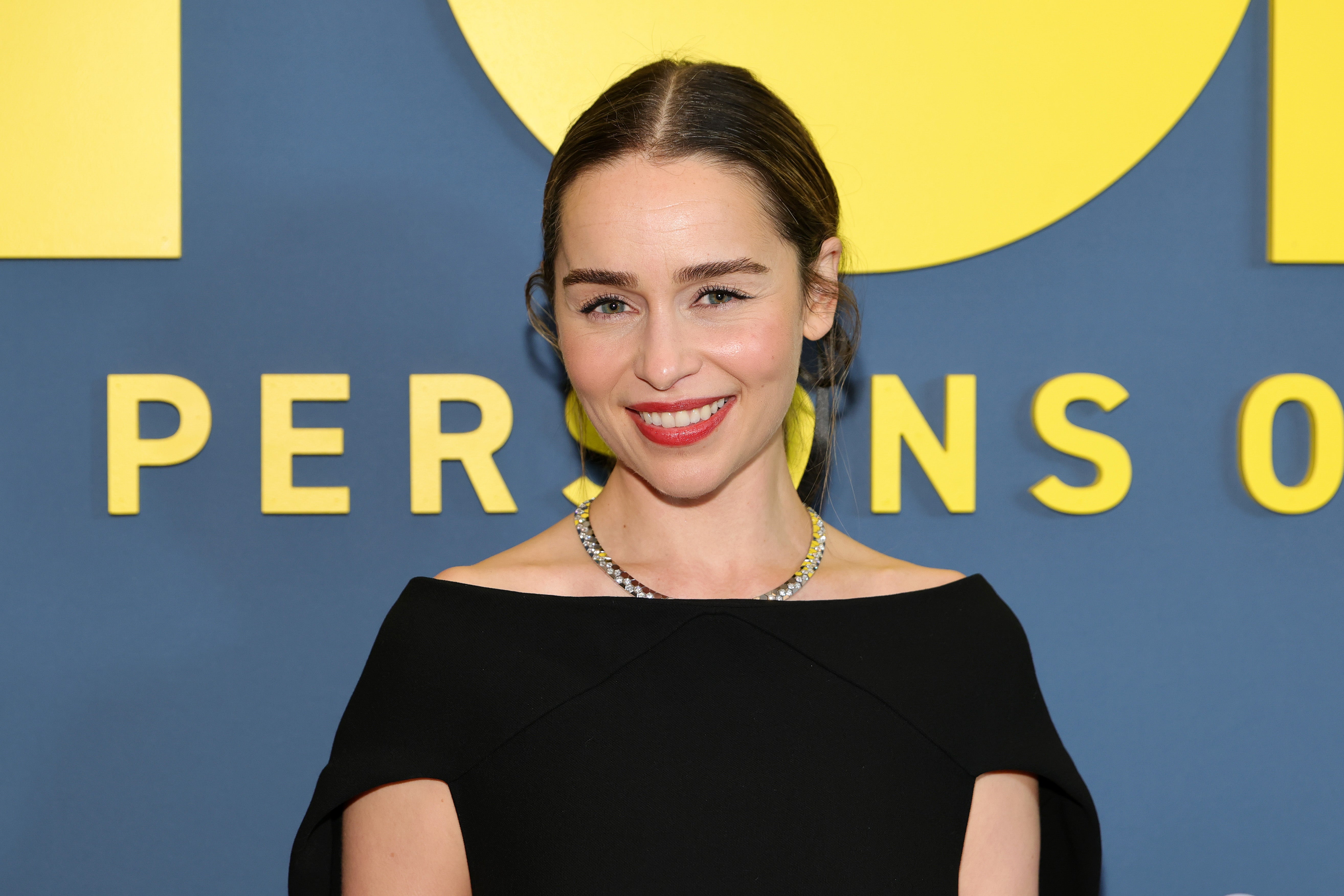 <p>Emilia Clark se rompió una costilla durante el rodaje de su nuevo programa </p>