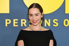 Emilia Clarke se “rompió una costilla” filmando escenas de sexo para ‘Ponies’