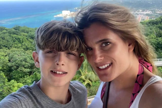 <p>Ellen Roome con su hijo de 14 años Jools Sweeney</p>