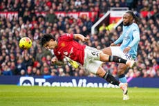 Lisandro Martínez responde a exestrellas del Man United tras burlas previas al derbi