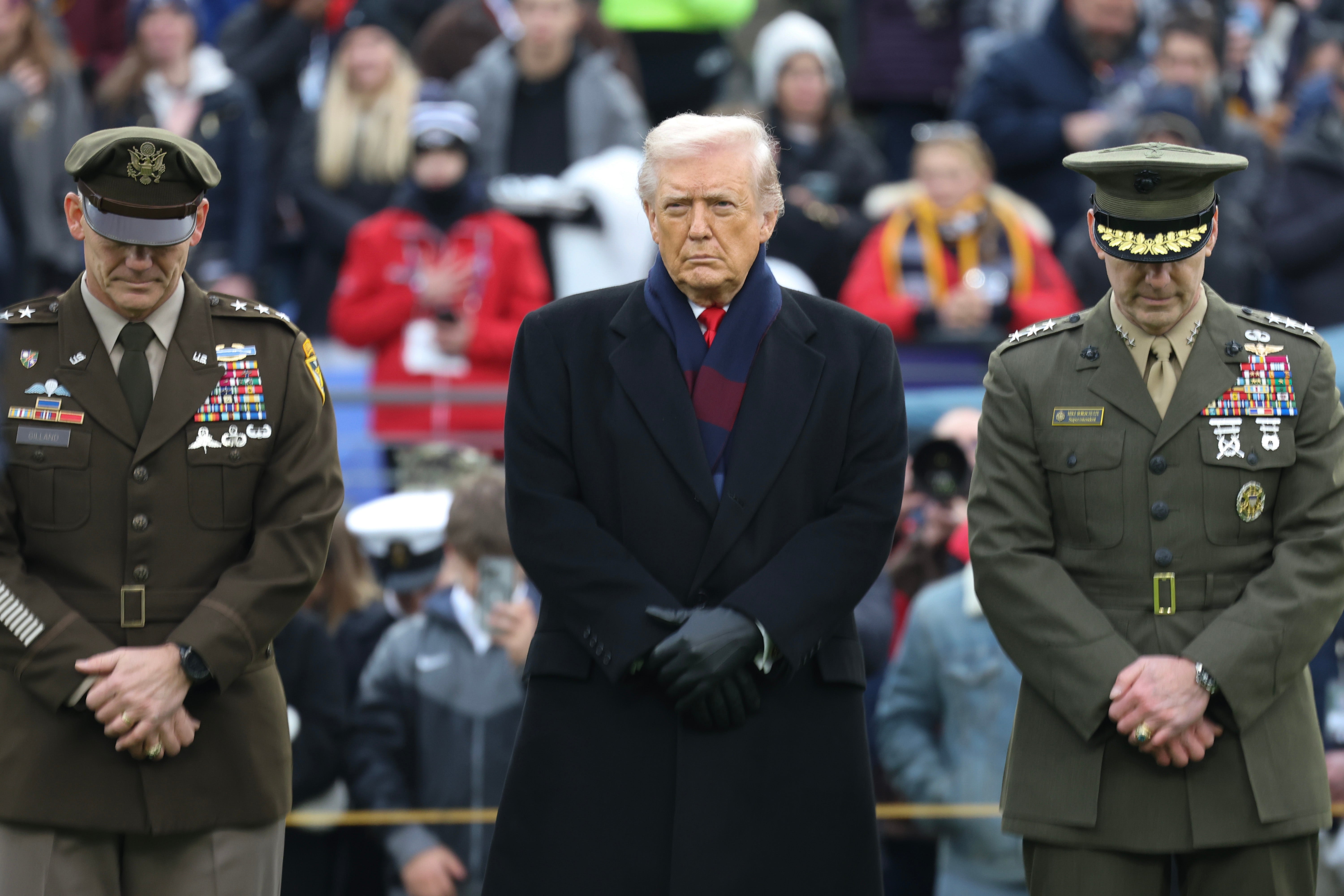 Trump insistió en que todas las cadenas de televisión siguieran su decreto que prohíbe que cualquier partido de fútbol universitario se emita en la misma franja horaria que el partido Army vs Navy