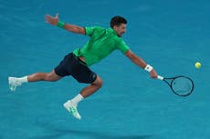 Djokovic iguala dos récords y gana su partido 100 en el Abierto de Australia
