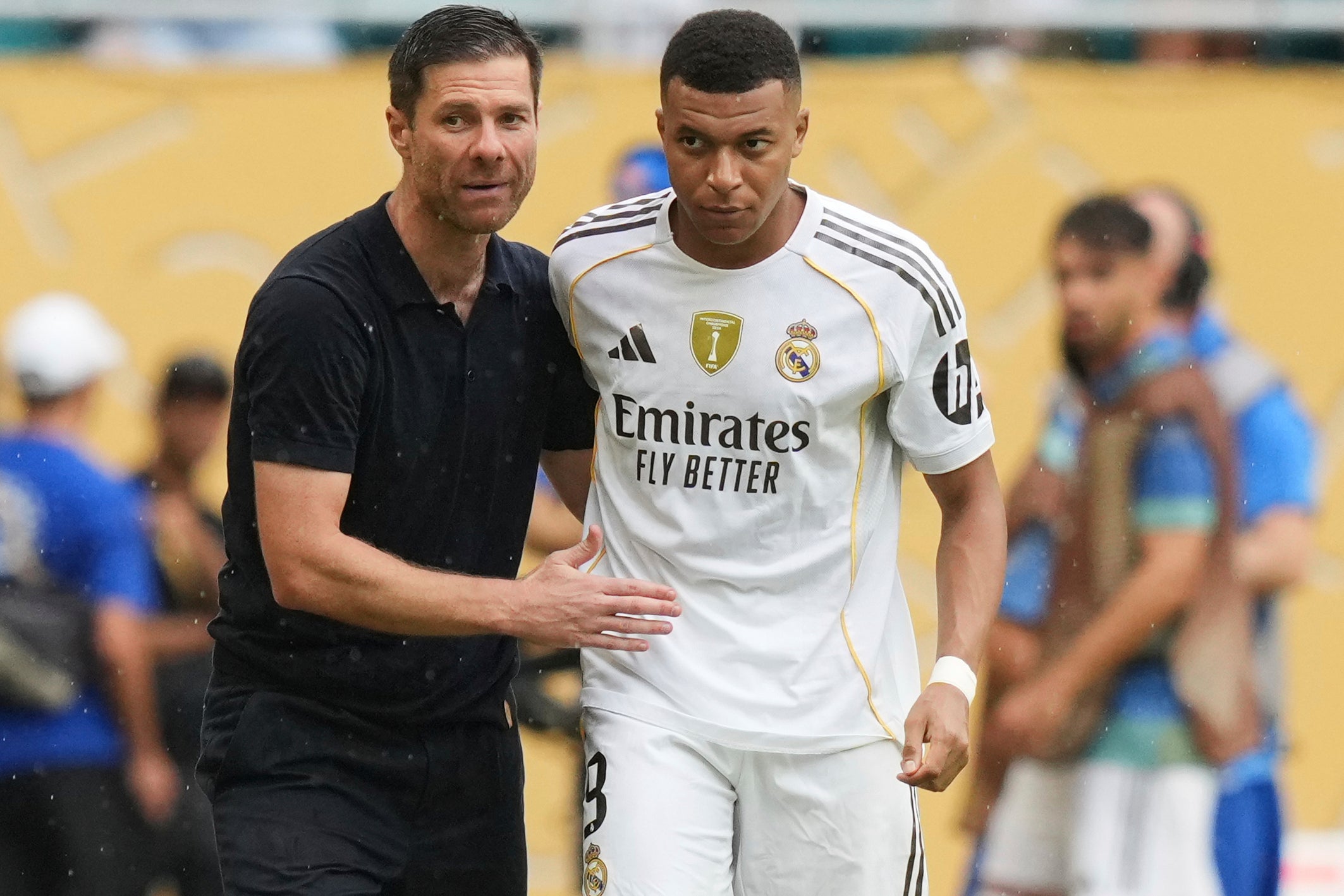 Mbappé defiende a Vinicius tras abucheos: 'Tendrían que haber pitado a todos los jugadores'