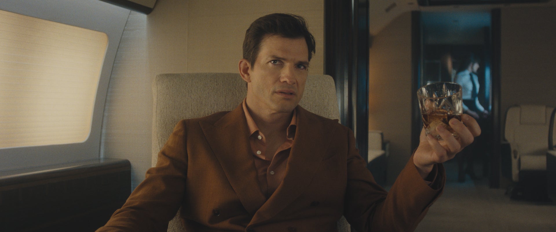 Ashton Kutcher interpreta a un magnate tecnológico en ‘Belleza perfecta’