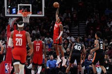 Sengun roza el triple-doble y lidera la remontada de los Rockets para vencer 111-106 a los Spurs