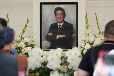 El hombre que asesinó al ex primer ministro japonés es condenado a cadena perpetua