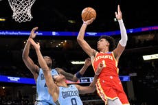 Hawks rompen racha de cuatro derrotas al vencer 124-122 a los Grizzlies