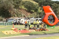 Rescatistas buscan a desaparecidos tras aludes de tierra en Nueva Zelanda