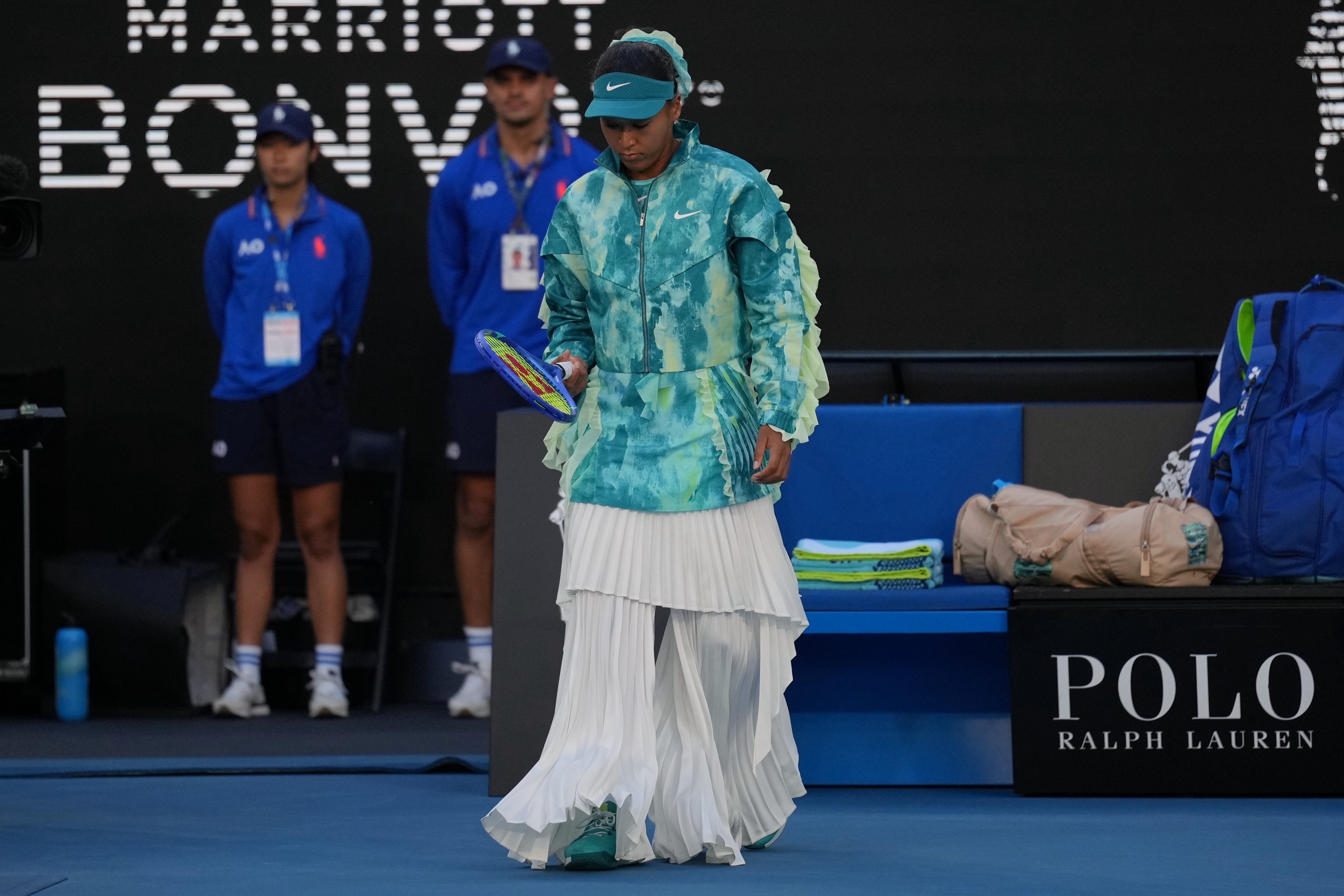 Naomi Osaka modera su atuendo de entrada y sube la intensidad en el Abierto de Australia