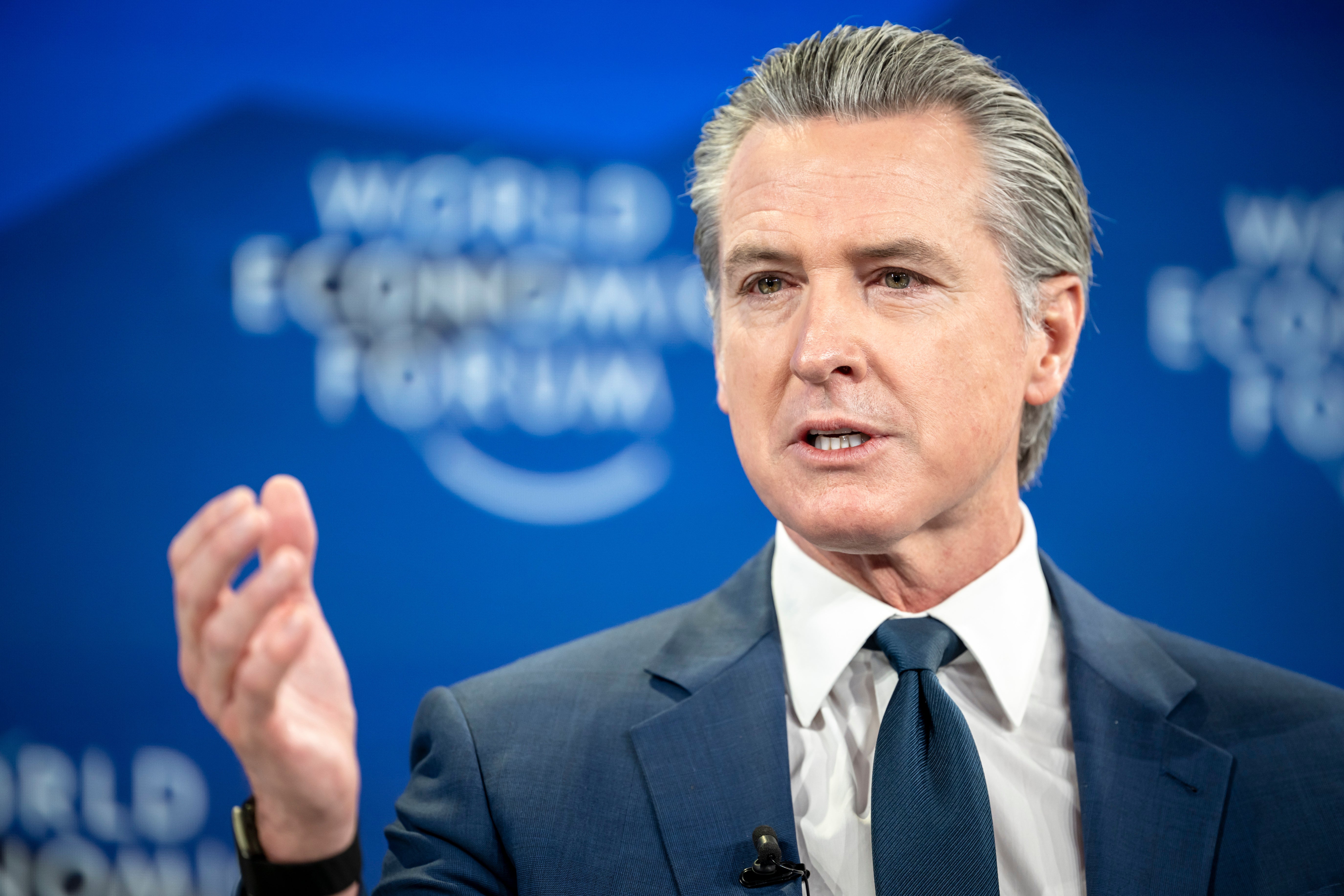 Newsom dice que vive gratis en la cabeza de Trump tras los ataques en redes sociales 