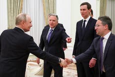 Putin se reúne con enviados de Trump y Kremlin dice que el acuerdo en Ucrania depende del territorio