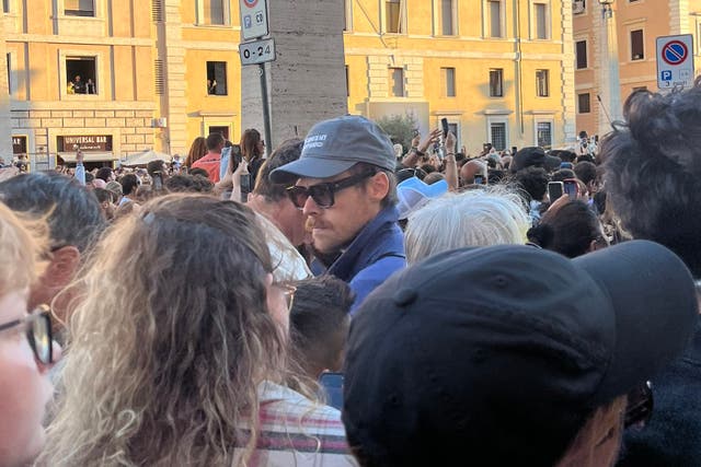 <p>Harry Styles en el Vaticano en Roma</p>