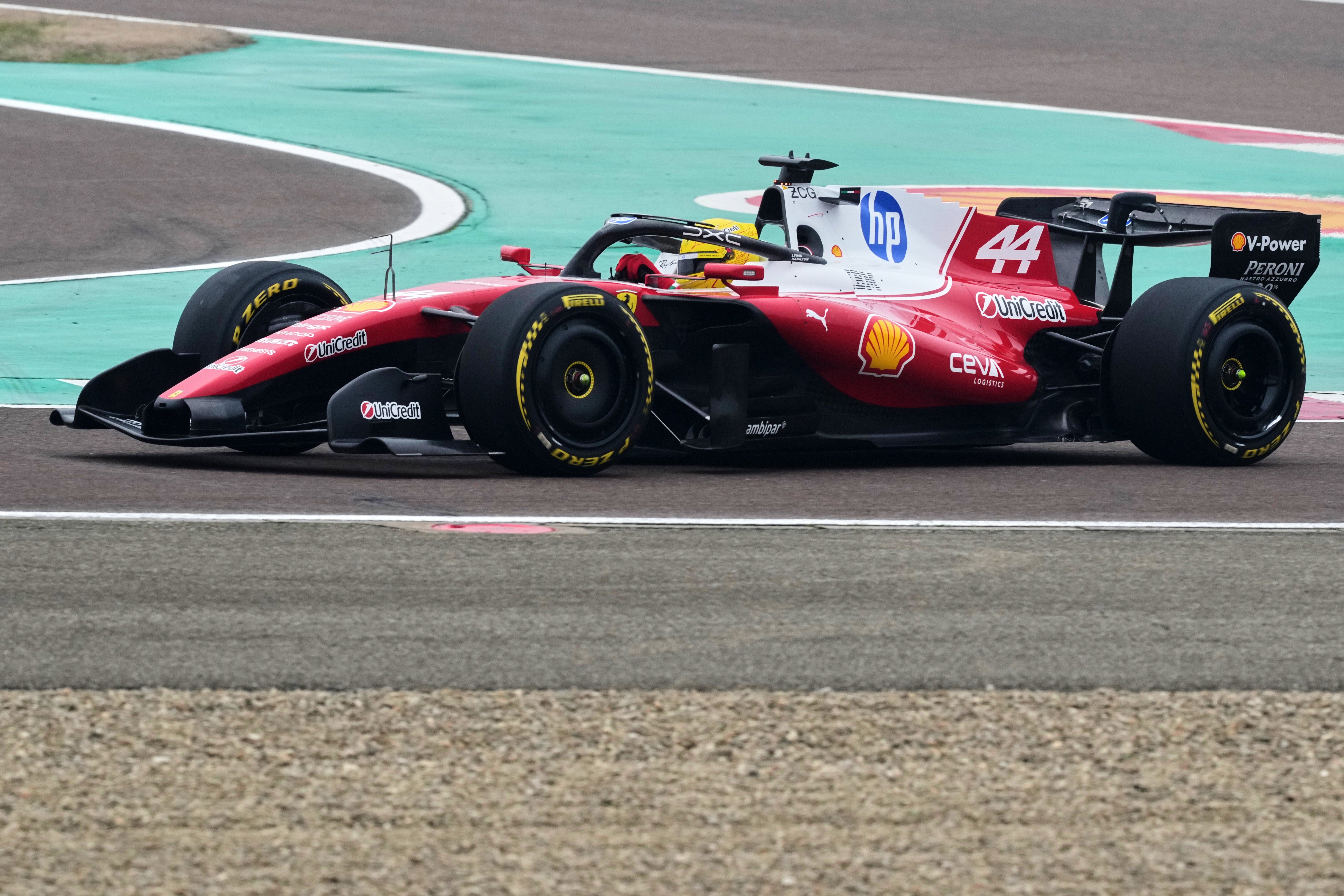 Ferrari 'más unido que nunca' mientras Hamilton conduce nuevo auto de F1 tras un 2025 difícil