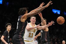 Pritchard anota 32 puntos y Celtics superan 130-126 a Nets en doble tiempo extra