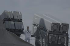 Buque de guerra de EEUU visita base naval en Camboya mejorada con ayuda de China