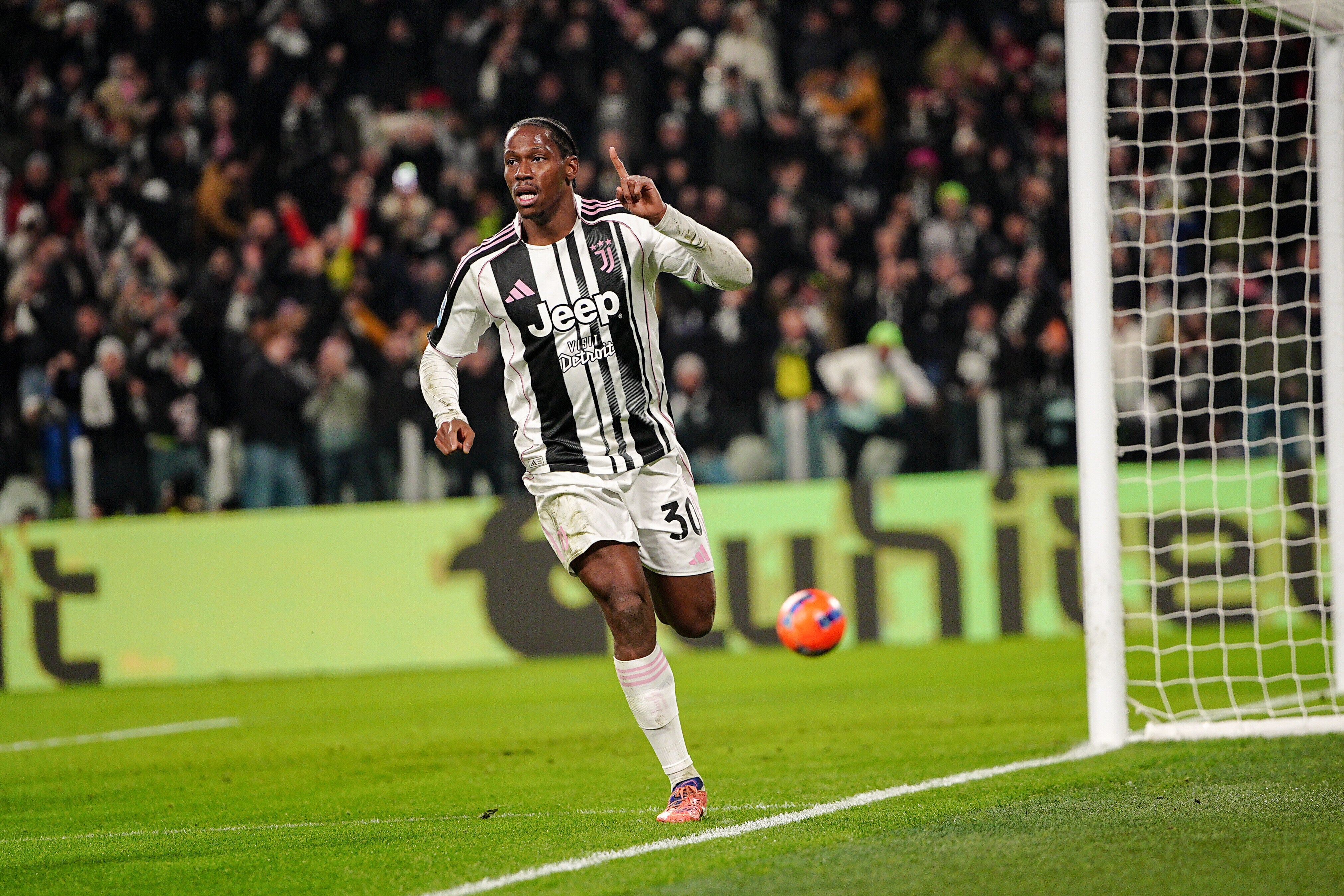 Jonathan David recupera su forma y la Juventus golea 3-0 al Napoli en la Serie A