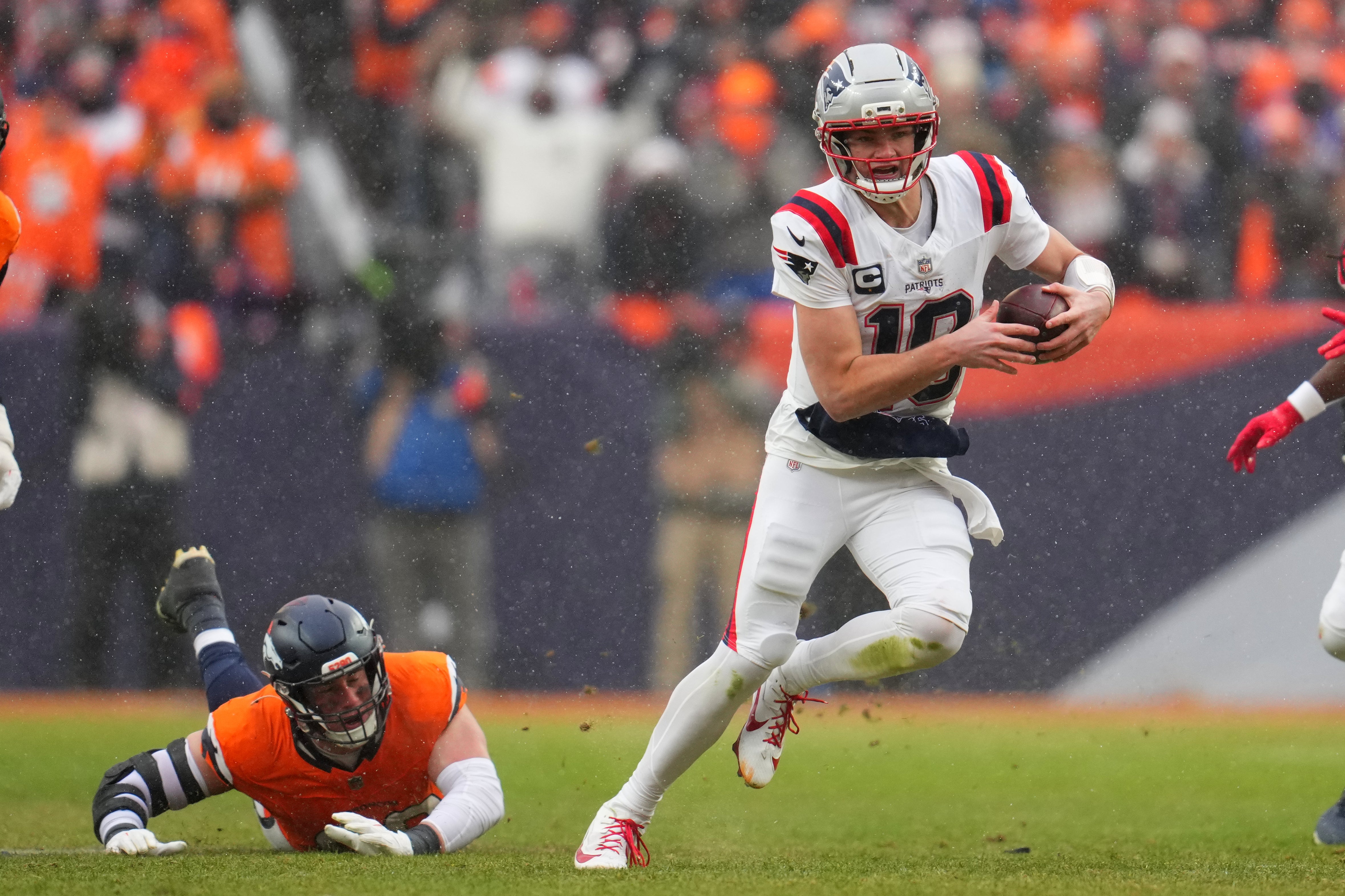 Patriots aseguran su 12do Super Bowl con ajustada victoria 10-7 sobre Broncos en un nevado Denver