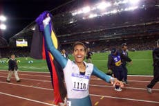 La campeona olímpica de 400 m y activista indígena Cathy Freeman recibe el mayor honor de Australia